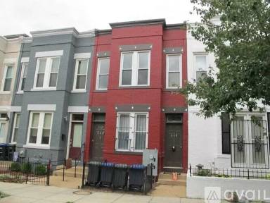 Main picture of 648 Morton Pl NE