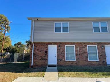 Main picture of 2335 Carmine St