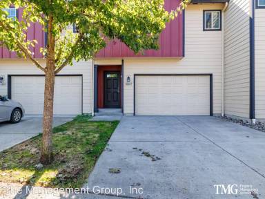 Main picture of 10807 NE 8th Cir
