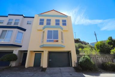Main picture of 15 Le Conte Cir