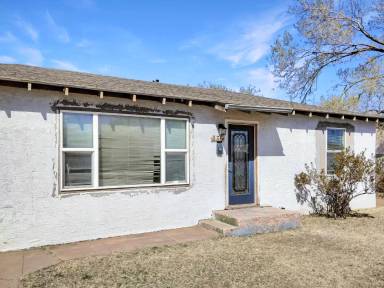 Main picture of 236 E Plaza Dr