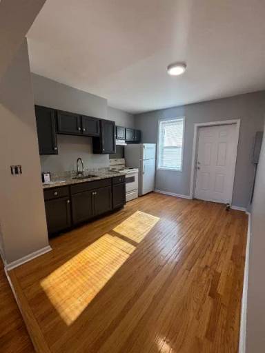 Main picture of 1463 E 68th St