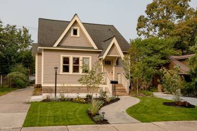 Main picture of 23059 Sherman St