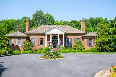 Main picture of 935 Garth Rd