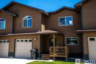 Main picture of 16 Pine Dr