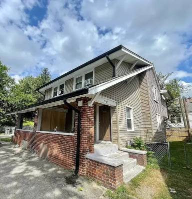 Main picture of 2405 E 16th St