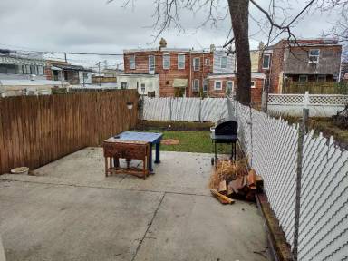 Main picture of 1921 W 8th St