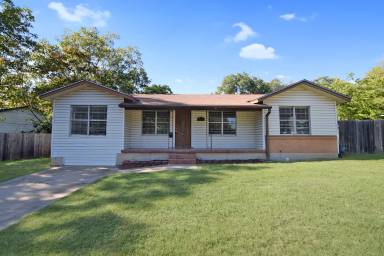 Main picture of 311 Crockett Dr