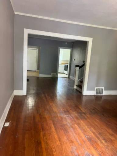 Main picture of 210 W McKibben St
