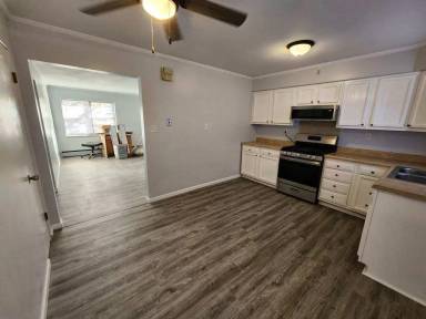 Main picture of 2301 W Lawrence Ave