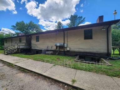 Main picture of 4435 S Sioux St