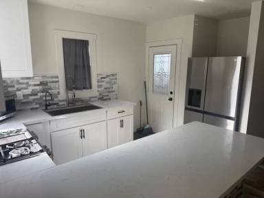 Main picture of 1304 E 9th St