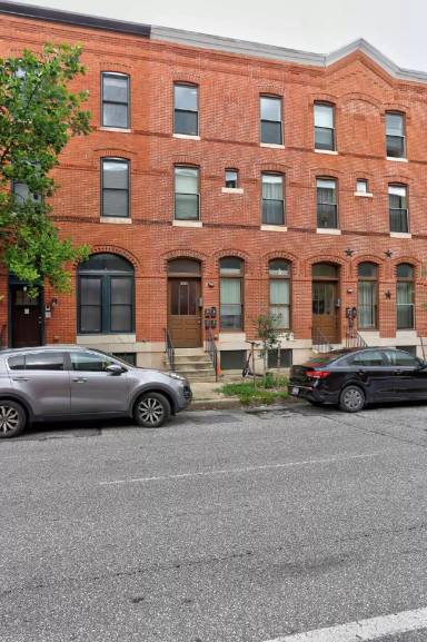 Main picture of 2020 N Calvert St