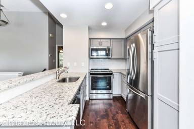 Main picture of 2917D S Woodstock St