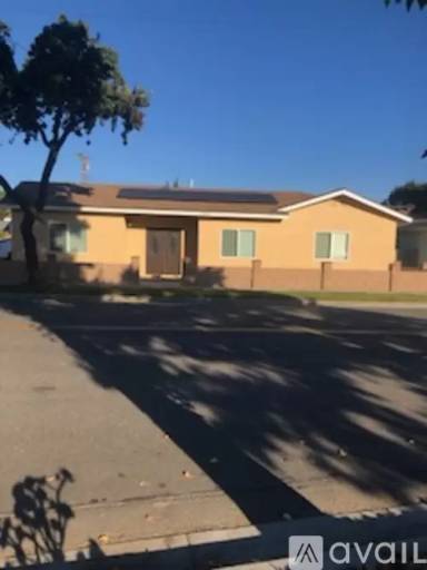Main picture of 11442 Desmond St