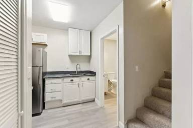 Main picture of 306 W 17th St