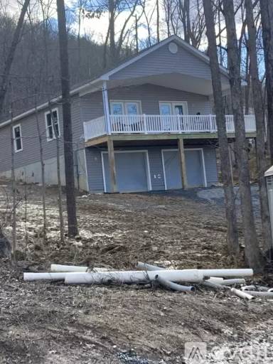 Main picture of 325 Walker Farm Dr