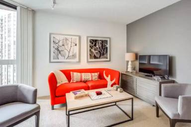 Main picture of 50 W Chicago Ave