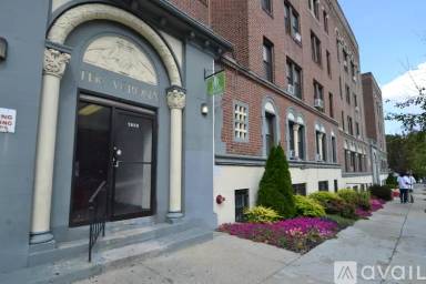 Main picture of 4723 Walnut St