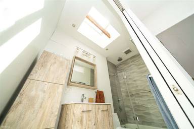 Main picture of 63 Maverick Sq