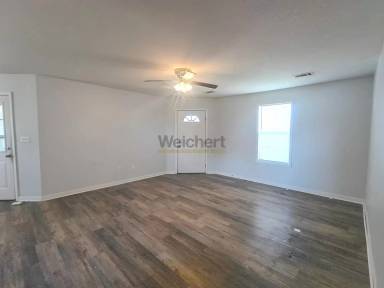 Main picture of 302 E Locust St