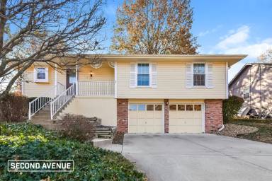 Main picture of 716 SE Shamrock Ln
