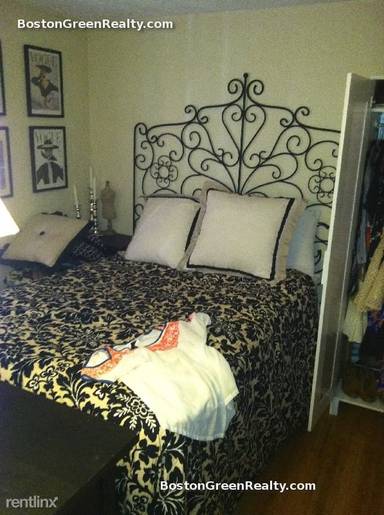 Main picture of 20 Bartlett Pl