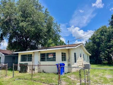 Main picture of 613 W 8th St