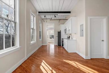 Main picture of 34 Tremaine St