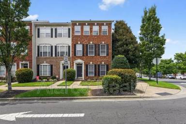 Main picture of 9520 Kings Parade Blvd