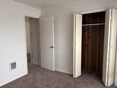 Main picture of 210 W 16th St