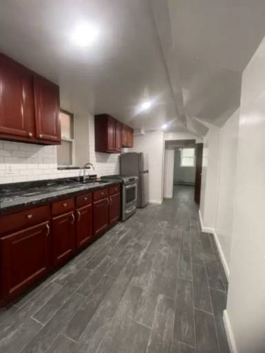 Main picture of 552 Ashford St