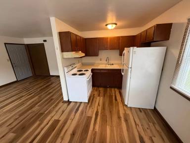 Main picture of 2005 Eastman Ave