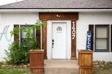 Main picture of 1407 SW 20th Ave