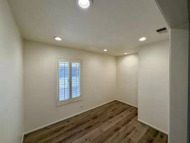 Main picture of 283 S Hudson Ave