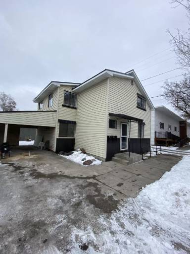 Main picture of 227 4th St W