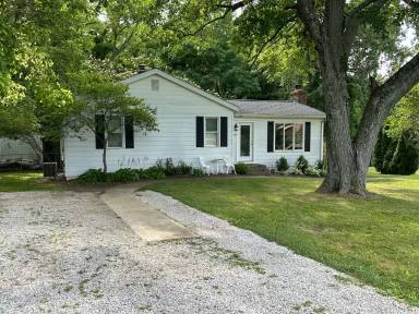 Main picture of 186 Lakeview Dr