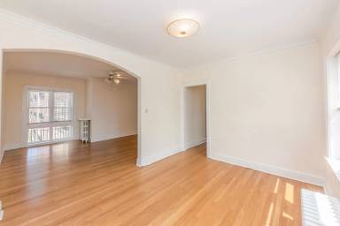 Main picture of 921 Lake St
