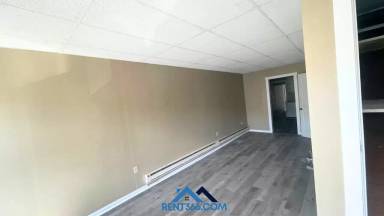 Main picture of 929 Centre St