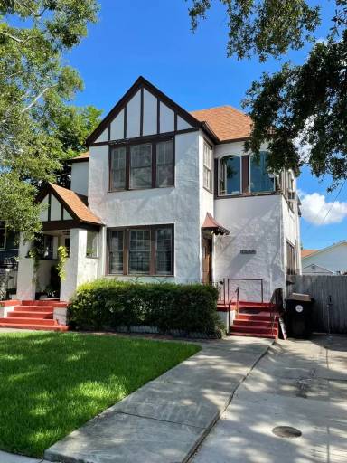 Main picture of 4611 S Claiborne Ave