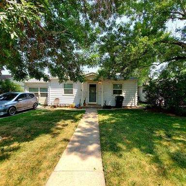 Main picture of 4260 S Pearl St