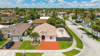 Main picture of 17130 SW 143rd Ct