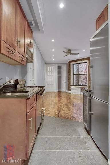 Main picture of 309 W 97th St