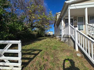 Main picture of 711 E Jacob St