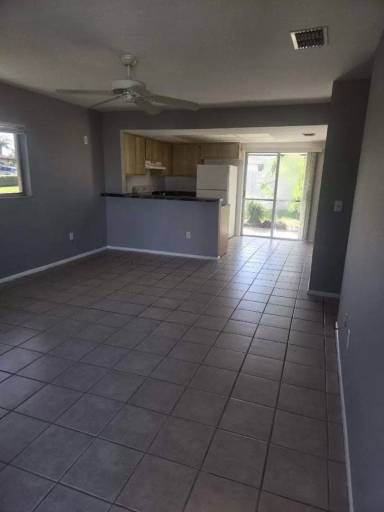 Main picture of 4009 SE 11th Ave