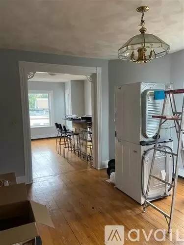 Main picture of 90 Holland St