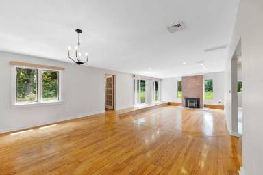 Main picture of 640 Prospect St