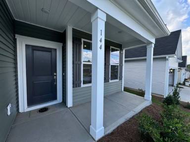 Main picture of 144 White Oak Garden Way