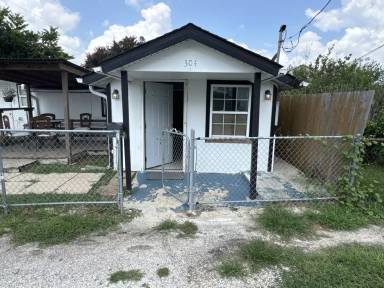 Main picture of 304 N Turnbull Dr