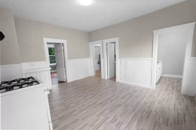 Main picture of 15 1/2 Mendon St